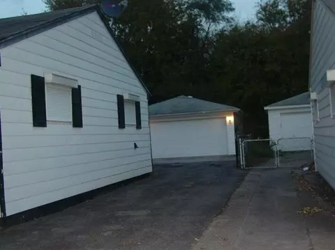 1031 Matthews St, Gary, IN 46406 photo 3