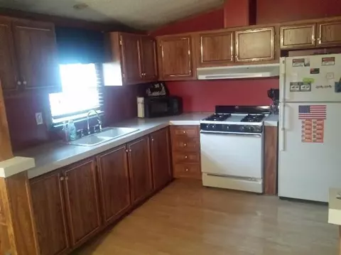 10657 N 291, De Motte, IN 46310 photo 5