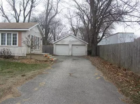 335 N Colfax, Griffith, IN 46319 photo 4