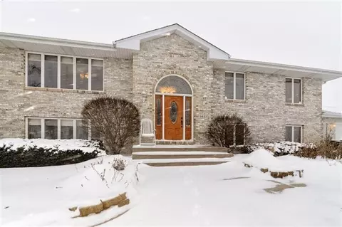 9457 E Oak Ridge St, Saint John, IN 46373 photo 1
