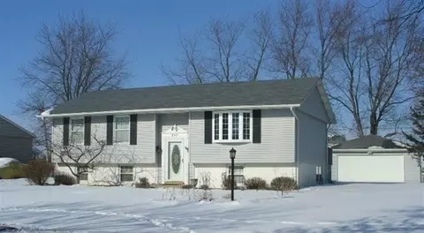 646 Apache Ln, Lowell, IN 46356 photo 3