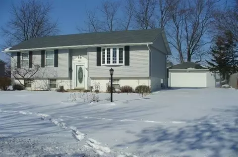 646 Apache Ln, Lowell, IN 46356 photo 1