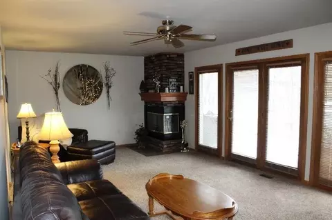 435 N Lillian Dr, Griffith, IN 46319 photo 5