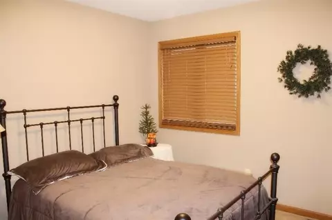 435 N Lillian Dr, Griffith, IN 46319 photo 9
