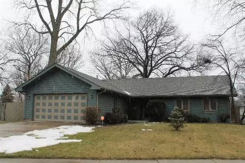 435 N Lillian Dr, Griffith, IN 46319 photo 2