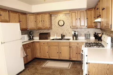 435 N Lillian Dr, Griffith, IN 46319 photo 6