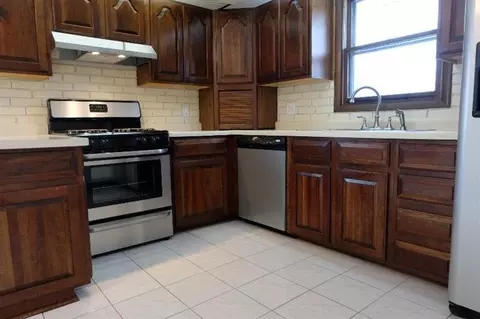 602 E Pine Pl, Griffith, IN 46319 photo 4
