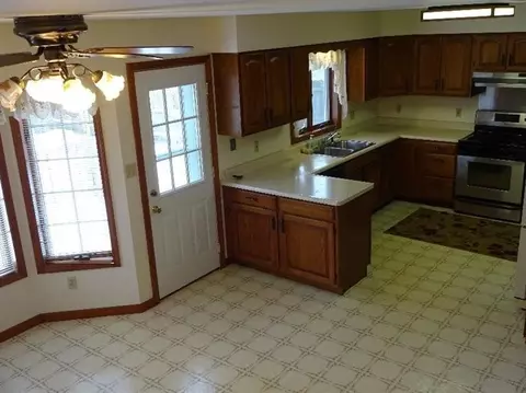 719 N Forest Ave, Griffith, IN 46319 photo 2
