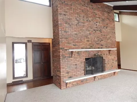 9121 E Springhill Dr, Saint John, IN 46373 photo 3
