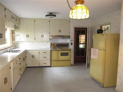 205 E Howard St, Brook, IN 47922 photo 3