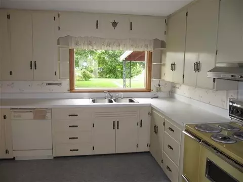 205 E Howard St, Brook, IN 47922 photo 7