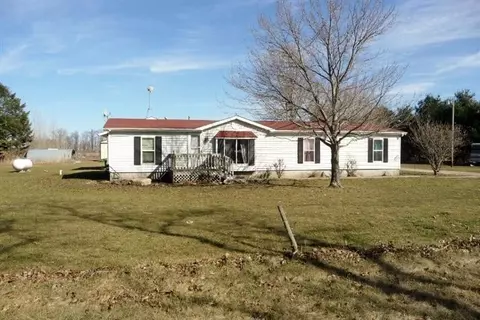 669 S 450, Kouts, IN 46347 photo 1