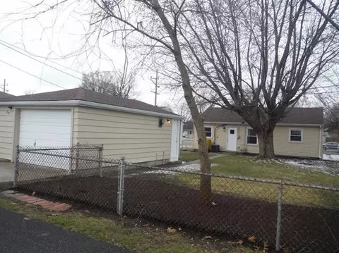 237 N Arbogast St, Griffith, IN 46319 photo 2
