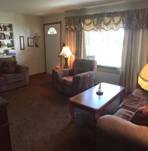 1041 N Broad St, Griffith, IN 46319 photo 4