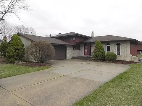 1658 Cardinal Dr, Munster, IN 46321 photo 1
