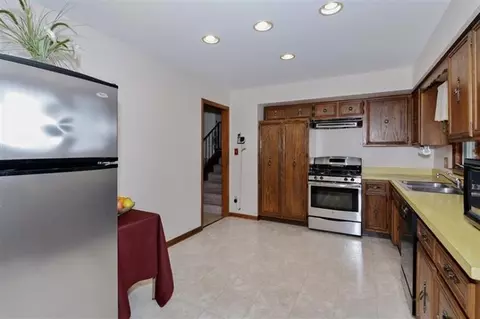 1658 Cardinal Dr, Munster, IN 46321 photo 4