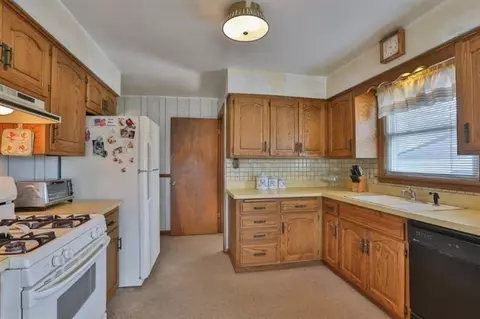 3670 Jackson St, Lansing, IL 60438 photo 5