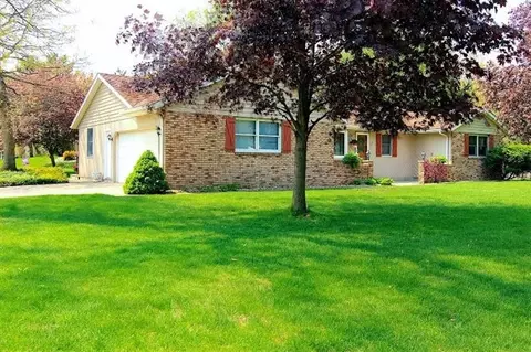 7397 S Rustic Dr, De Motte, IN 46310 photo 1