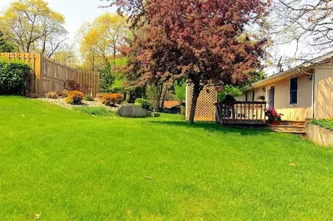 7397 S Rustic Dr, De Motte, IN 46310 photo 2