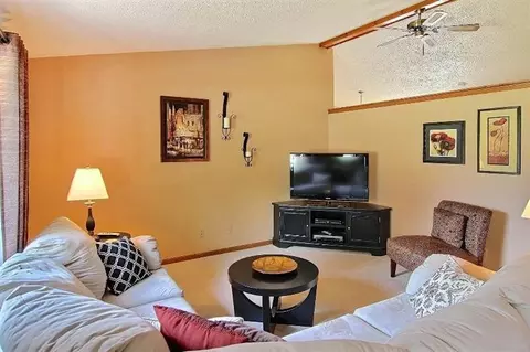 7397 S Rustic Dr, De Motte, IN 46310 photo 3