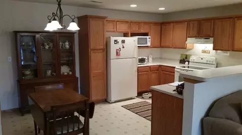 965 Oak Dr, Crown Point, IN 46307 photo 5