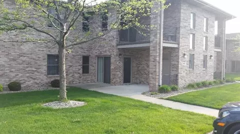 965 Oak Dr, Crown Point, IN 46307 photo 1