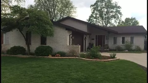 9502 Walnut Dr, Munster, IN 46321 photo 1