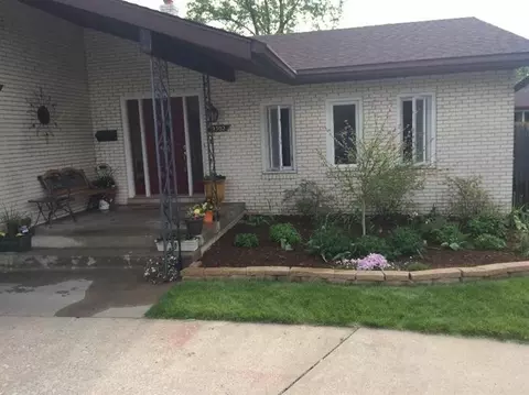 9502 Walnut Dr, Munster, IN 46321 photo 2