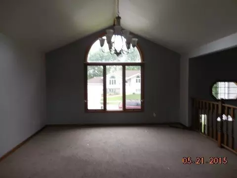 9075 Pineview Ln, Crown Point, IN 46307 photo 3
