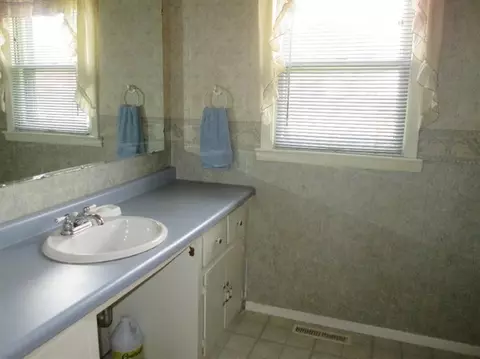 1212 E 39th Pl, Griffith, IN 46319 photo 9