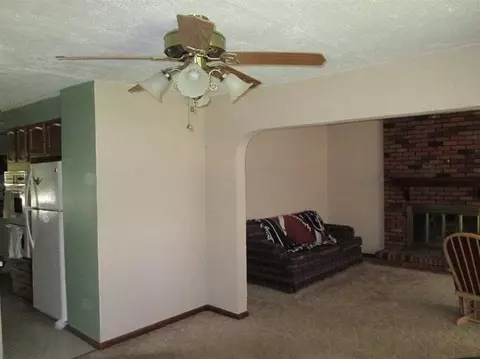 1212 E 39th Pl, Griffith, IN 46319 photo 4
