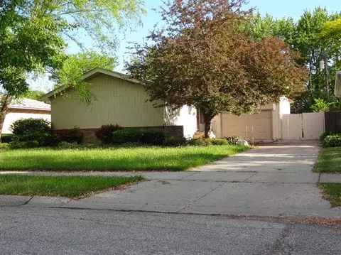 1925 Azalea Dr, Munster, IN 46321 photo 1