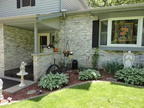 106 Pipeline Dr, Griffith, IN 46319 photo 2