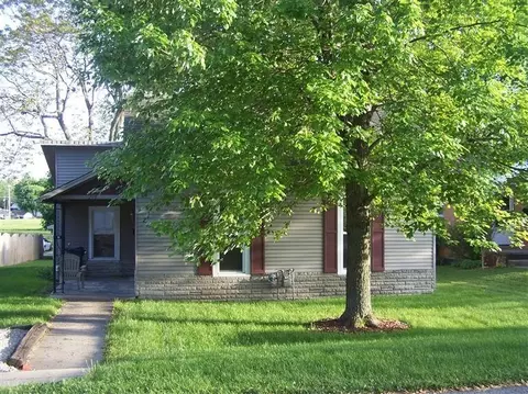 215 Taylor St, Pendleton, IN 46064 photo 2