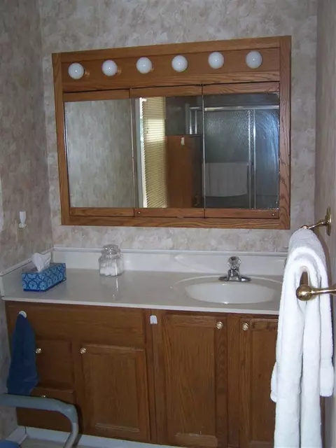 215 Taylor St, Pendleton, IN 46064 photo 4