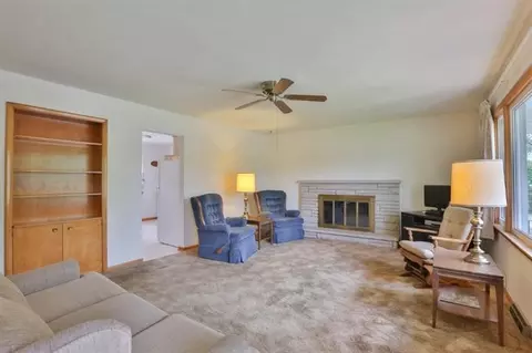 633 N Jay St, Griffith, IN 46319 photo 3