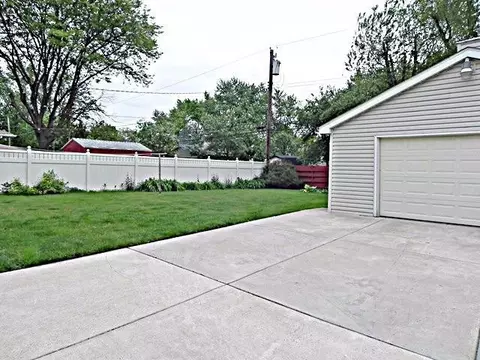 633 N Jay St, Griffith, IN 46319 photo 2