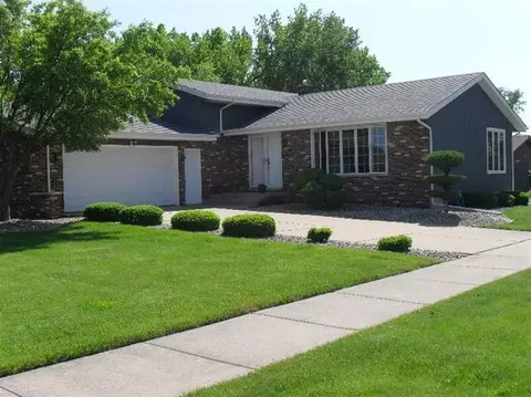 9900 Redbud Rd, Munster, IN 46321 photo 1