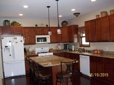 216 Cessna Dr, Burns Harbor, IN 46304 photo 4
