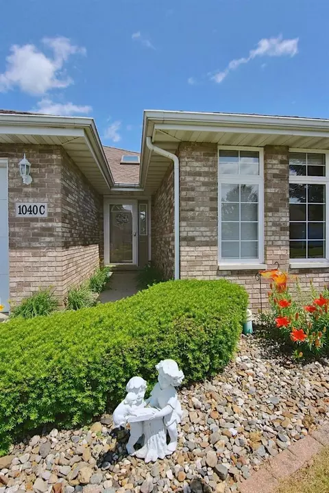 1040 Easy St, Crown Point, IN 46307 photo 2