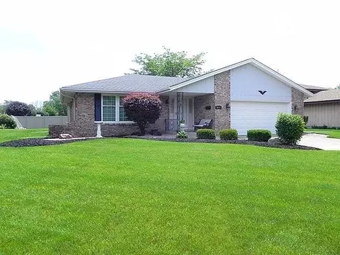 9613 Walnut Dr, Munster, IN 46321 photo 1