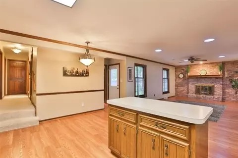 9613 Walnut Dr, Munster, IN 46321 photo 4