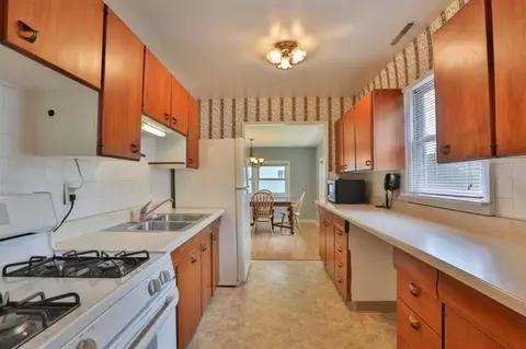 233 N Wiggs St, Griffith, IN 46319 photo 4