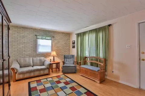 233 N Wiggs St, Griffith, IN 46319 photo 3