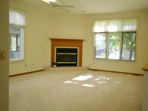 627 E Brookside Dr, Crown Point, IN 46307 photo 3