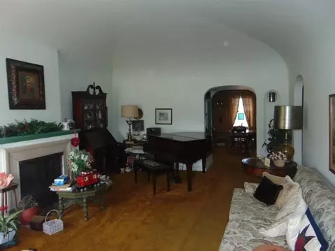 8318 Maple Ave, Gary, IN 46403 photo 2