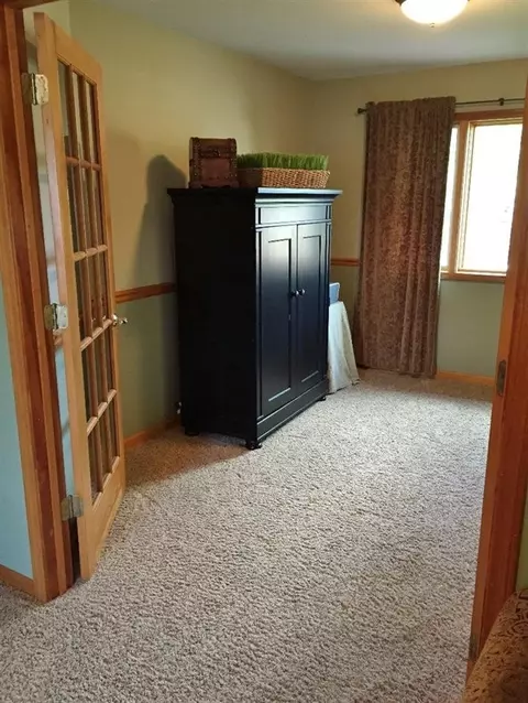 694 Commodore Ln, Porter, IN 46304 photo 5