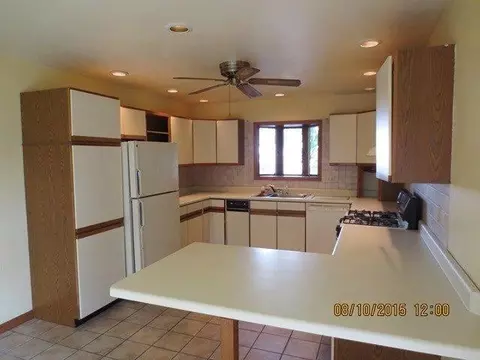 441 N Lillian St, Griffith, IN 46319 photo 5
