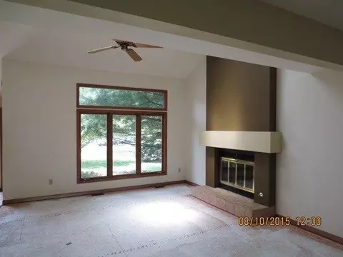 441 N Lillian St, Griffith, IN 46319 photo 3