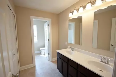 2552 Lois Dr, Valparaiso, IN 46385 photo 9